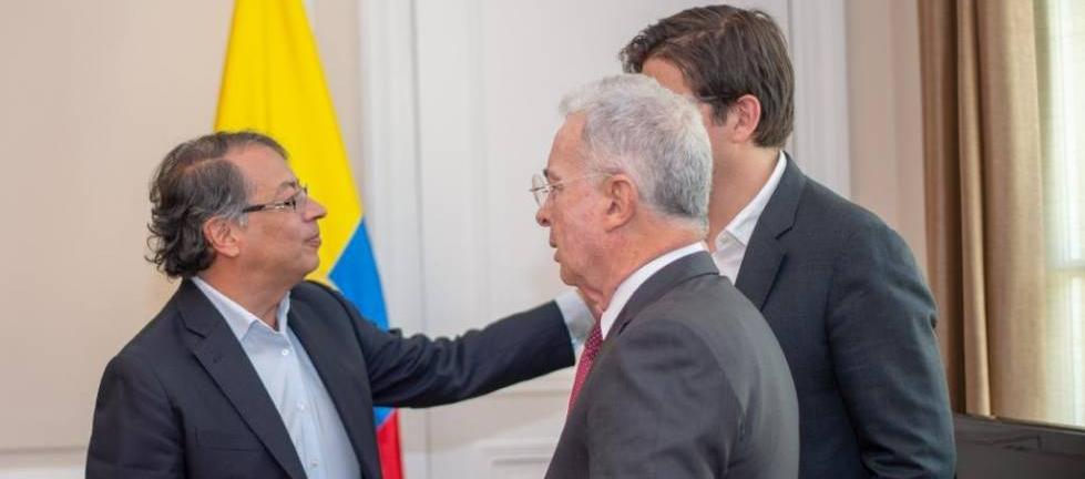 Gustavo Petro y Álvaro Uribe.