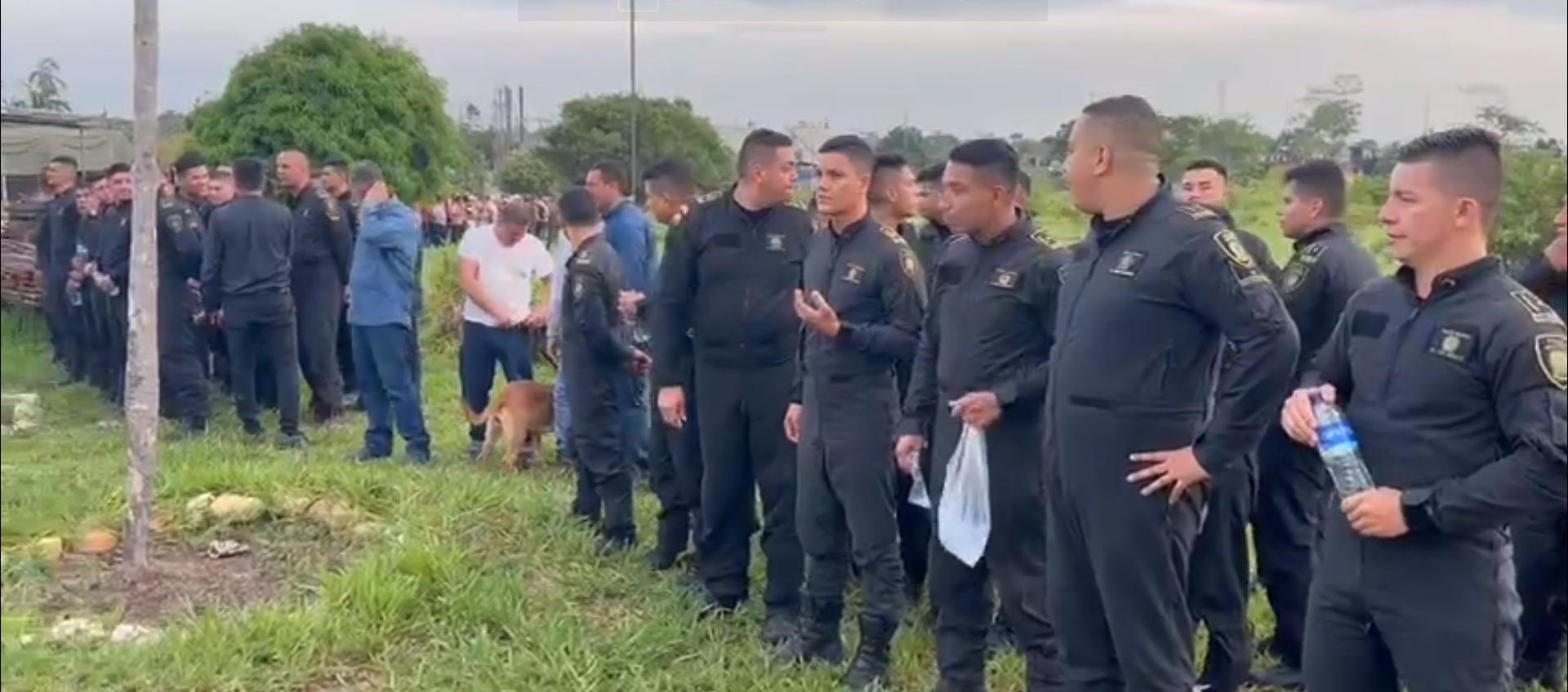 Policías liberados.