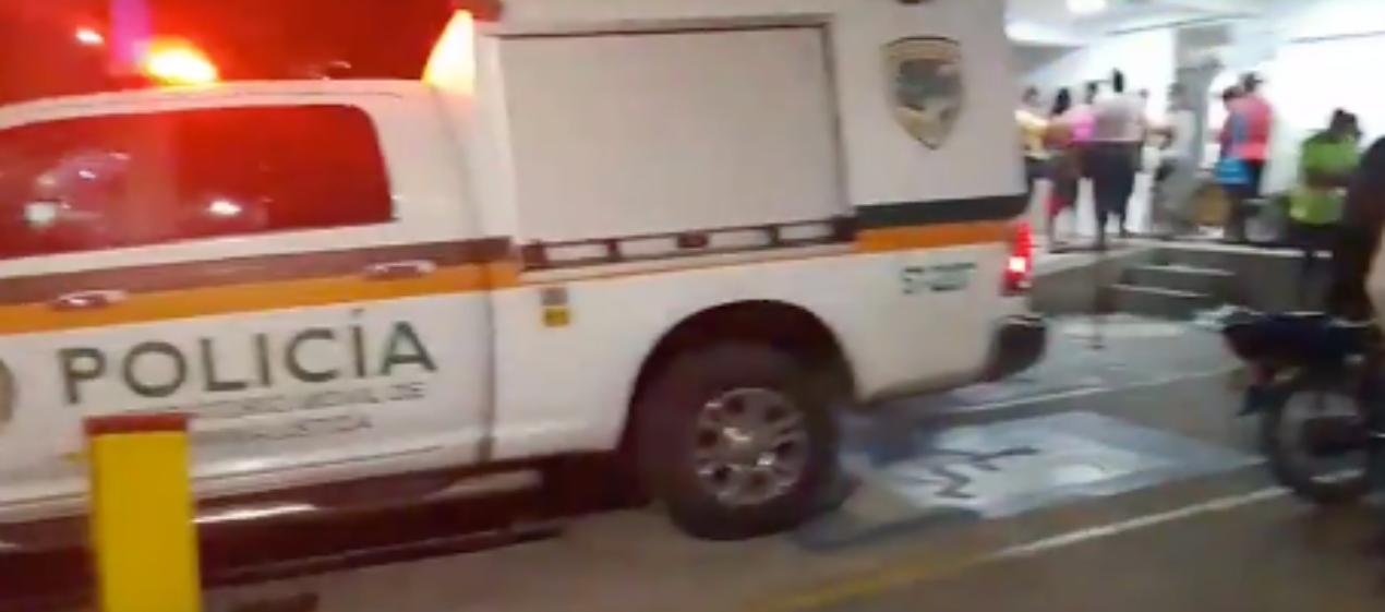 La Policía de Tránsito en la Clínica San Ignacio. 