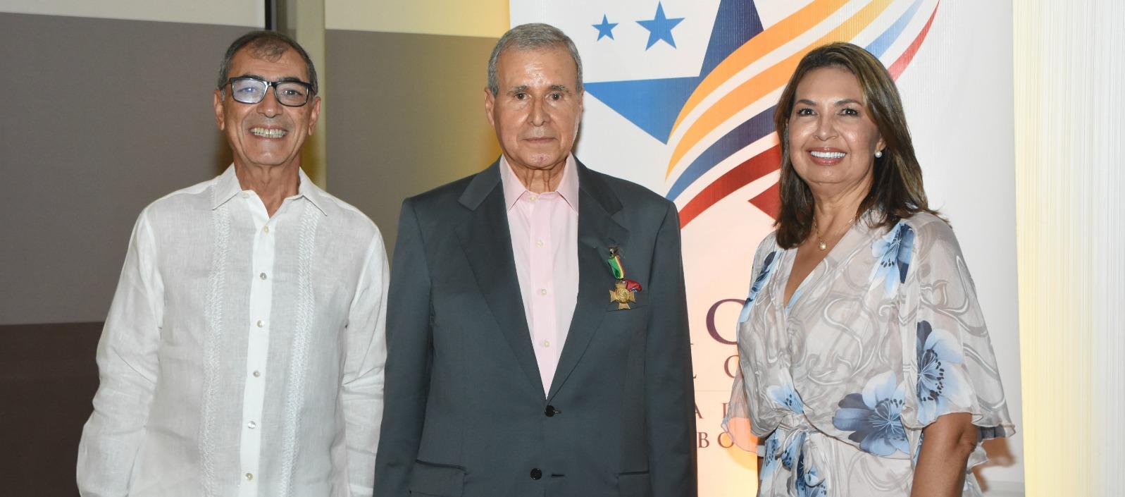 William Dau, Raúl Bustamante y Margarita de los Ríos