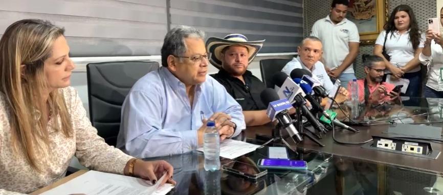 El Supersalud Ulahy Beltrán explicando los alcances de la decisió