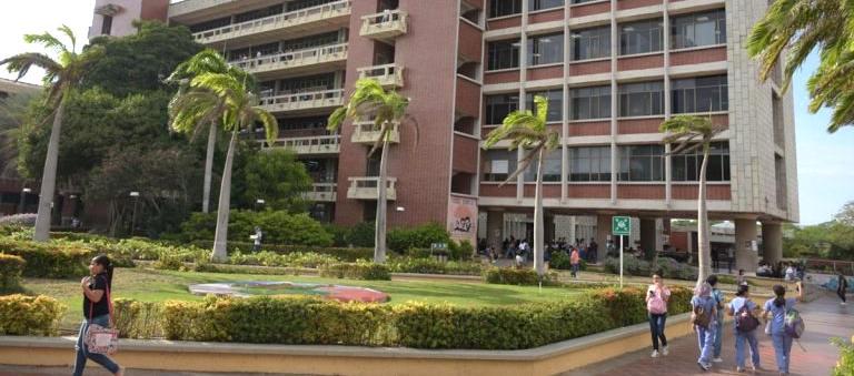 El fallo solamente está dirigido a la Facultad de Ciencias Jurídicas.