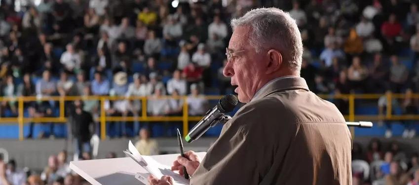 Álvaro Uribe durante su intervención en Popayán.