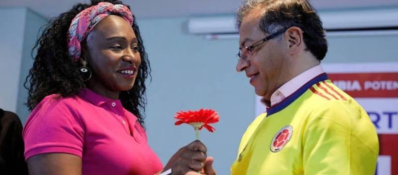 María Isabel Urrutia, recién posesionada con el Presidente Petro.