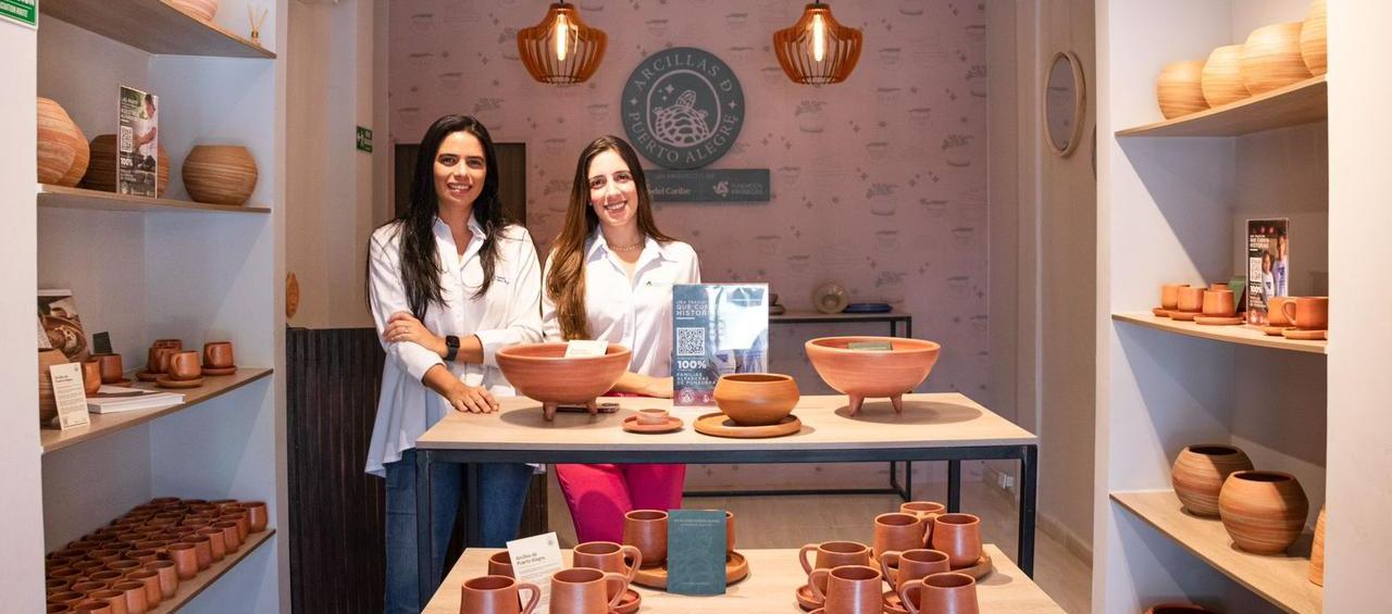 Diana Santiago, directora de la Fundación Gases del Caribe, y Marcela Dávila, directora de la Fundación Gases del Caribe