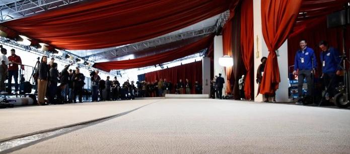 La alfombra champán por donde desfilarán las estrellas de Hollywood ya está lista.