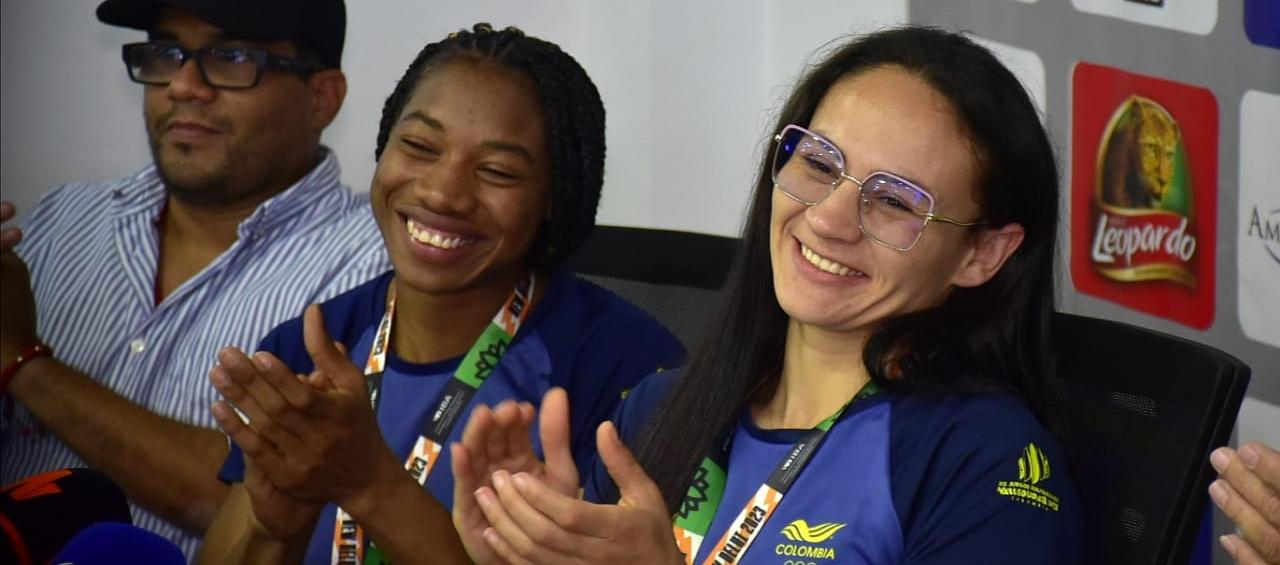 Angie Valdez y Yeni Arias durante la rueda de prensa en Cuadrilátero Élite.