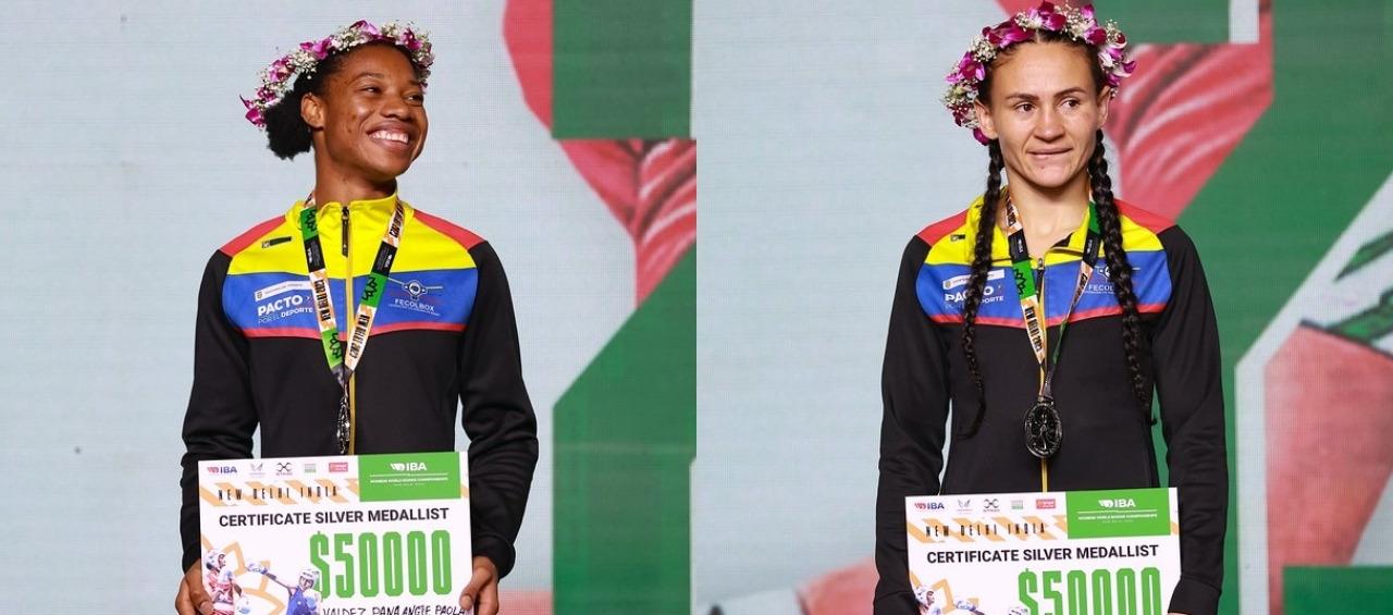 Angie Valdez y Yeni Arias durante la ceremonia de premiación del Mundial Femenino.