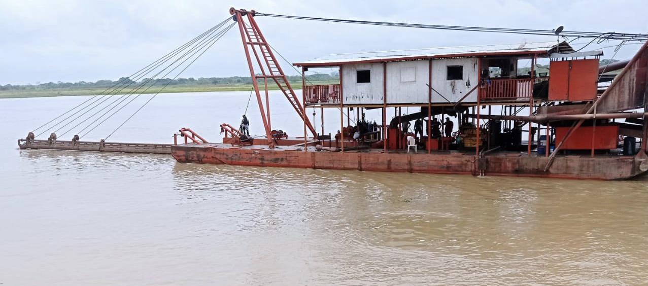 Las dragas desplazándose hasta 'Caregato'.