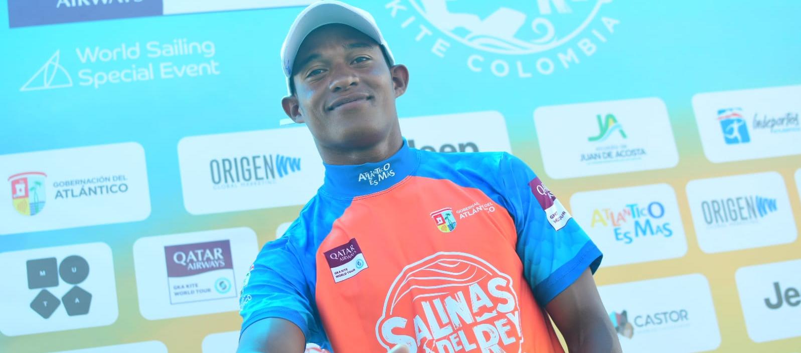 Duván Macías, kitesurfista atlanticense. 