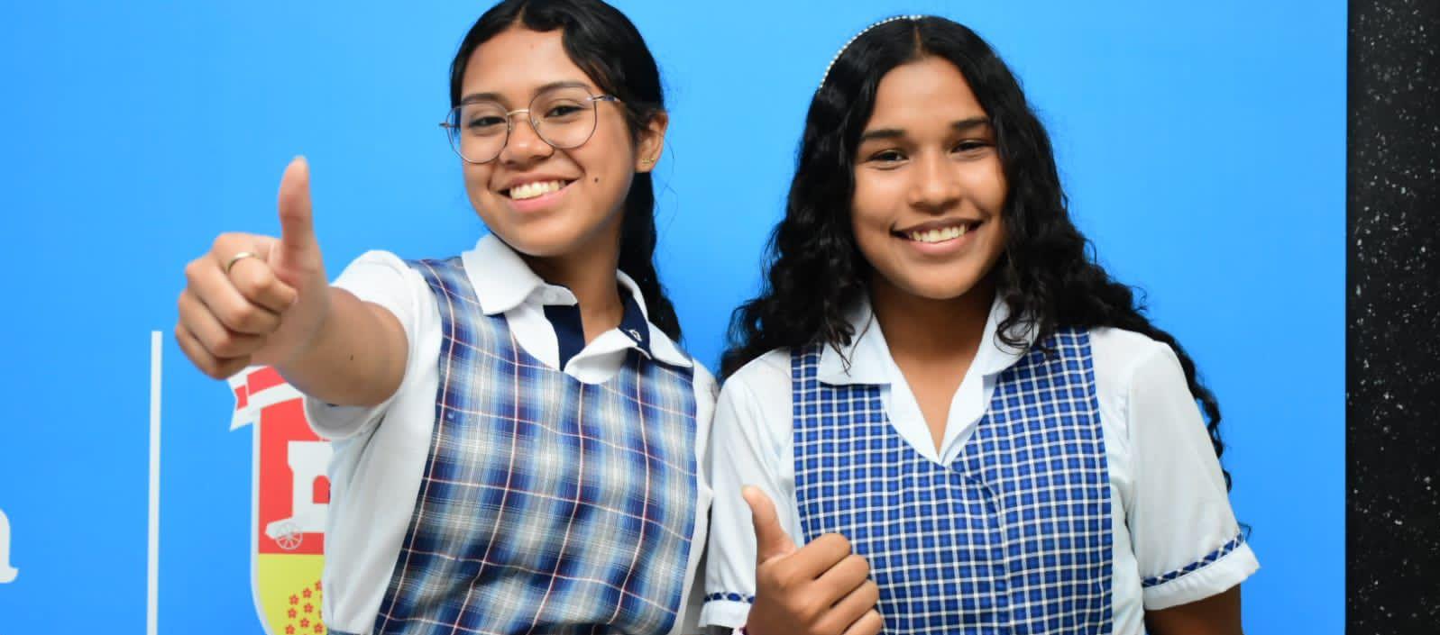 Rosa León y Laury Sarmiento, estudiantes de Galapa y Repelón que viajarán a misiones científicas al exterior.