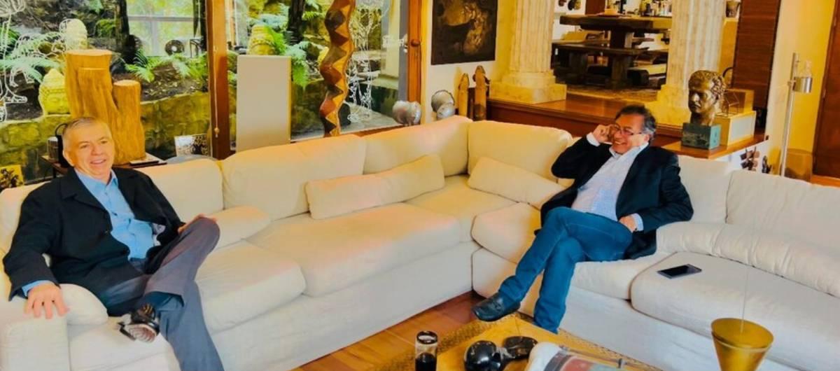 El expresidente César Gaviria y el presidente Gustavo Petro.