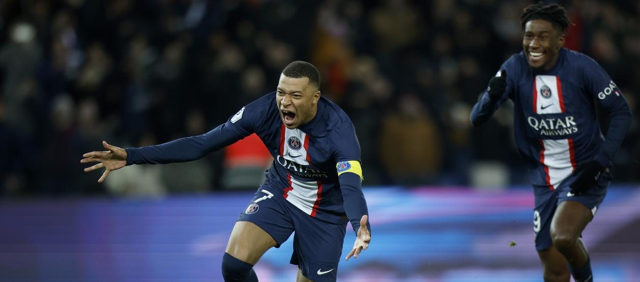 Kylian Mbappé festeja su gol ante el Nantes, cuarto del PSG.