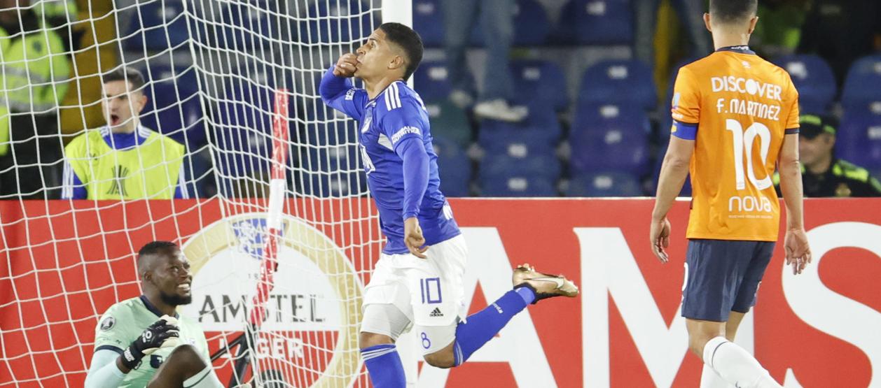 Daniel Cataño festeja el segundo gol de Millonarios ante Universidad Católica.