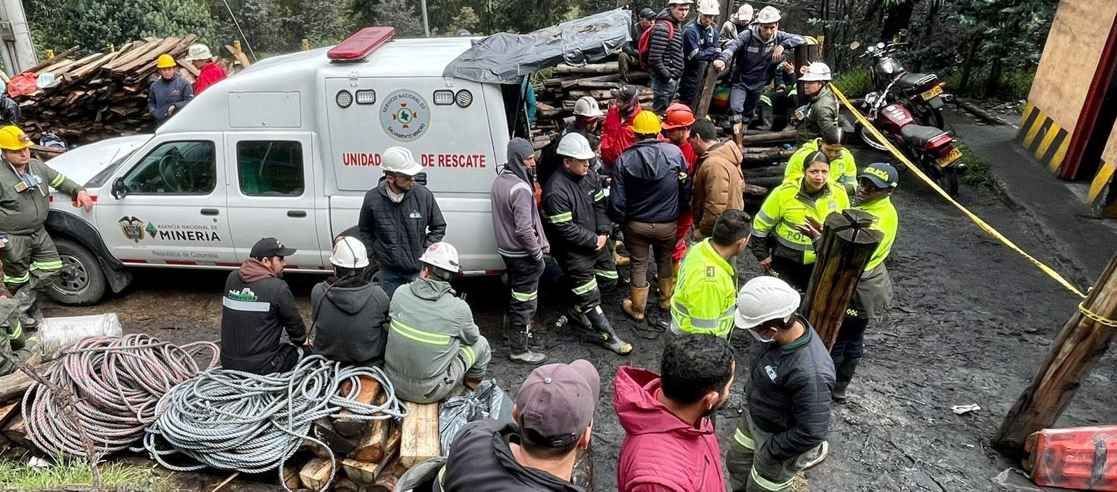 Intensa búsqueda de los cuerpos de los mineros en Sutatusa.