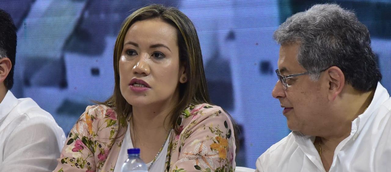 La ministra de Salud, Carolina Corcho, y Ulahi Beltrán, superintendente de salud.