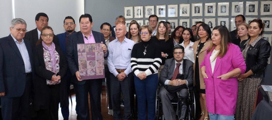La Ministra de Trabajo, Gloria Inés Ramírez, junto a empresarios y trabajadores.