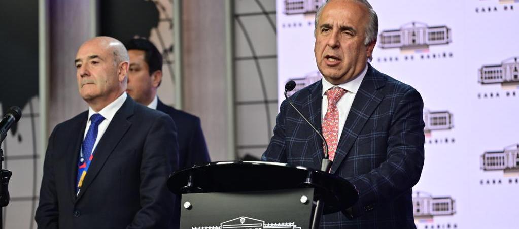 El ministro de Transporte, Guillermo Reyes, en la declaración oficial sobre Viva Air.