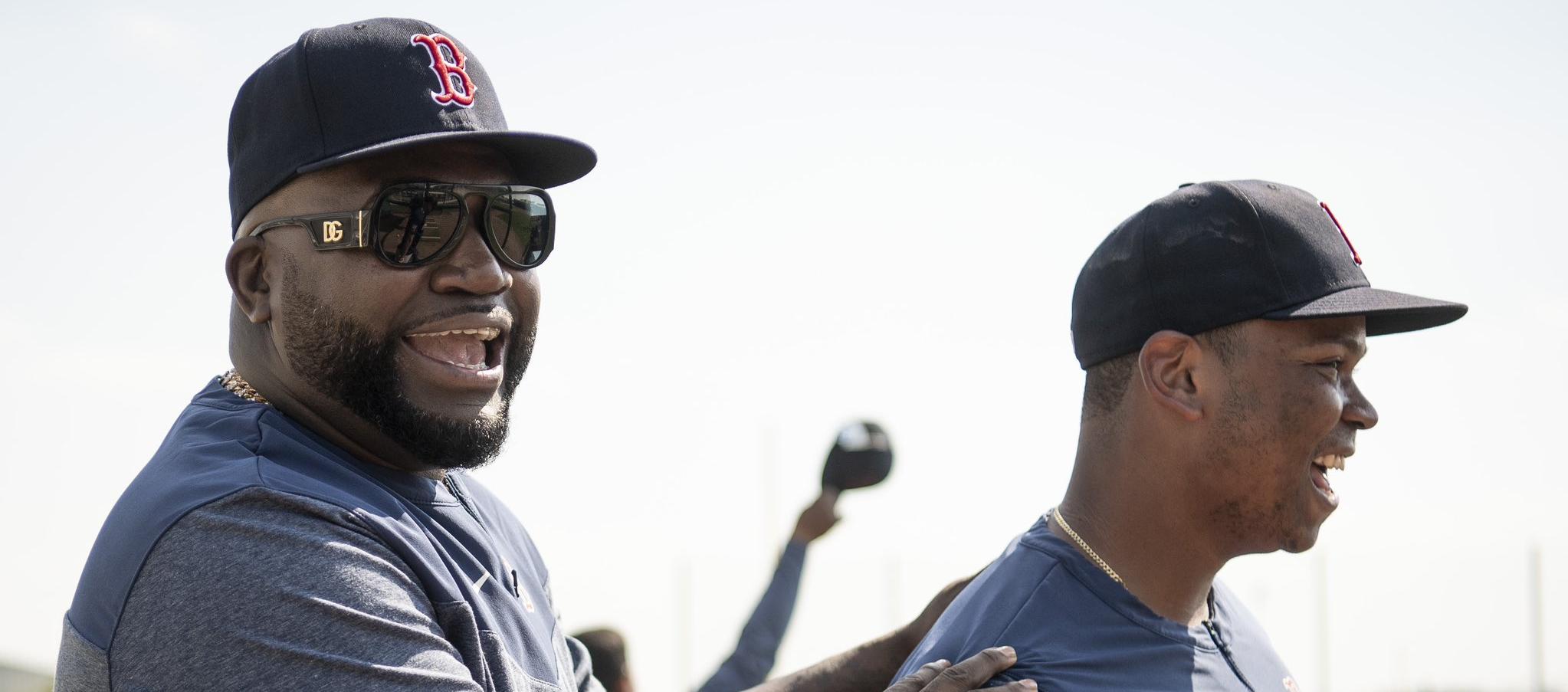 David Ortiz y Rafael Devers, pelotero de los Medias Rojas de Boston.