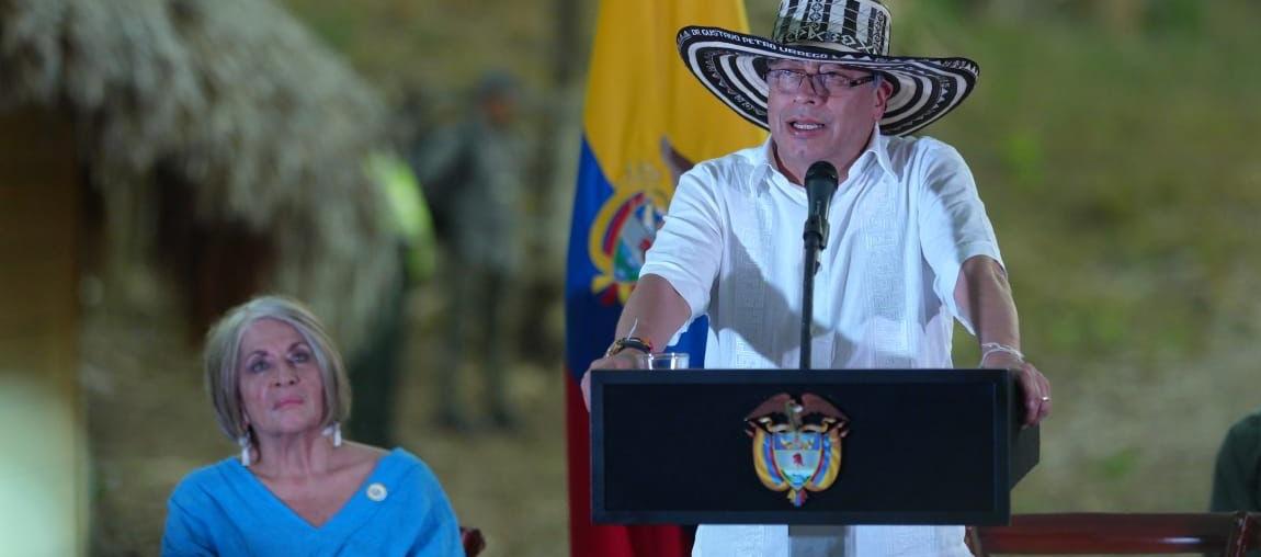 El presidente Petro durante la entrega de tierras en Montería.