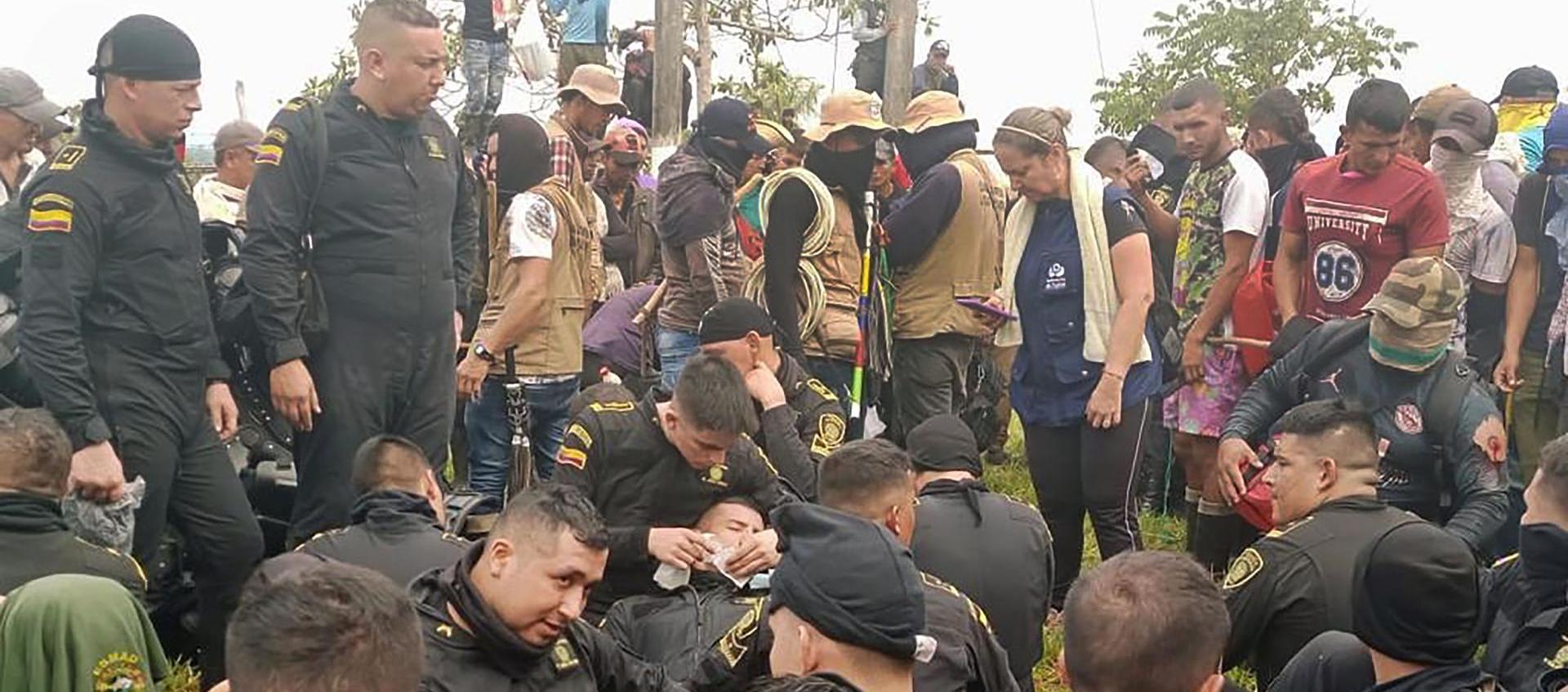 Fueron 76 policías y seis empleados de Emerald Energy los que estuvieron retenidos de manera ilegal por los manifestantes.