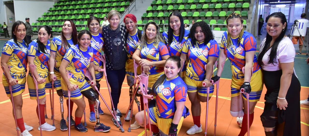 Las integrantes de la Selección Colombia con la Primera Dama de la Nación, Verónica Alcocer.
