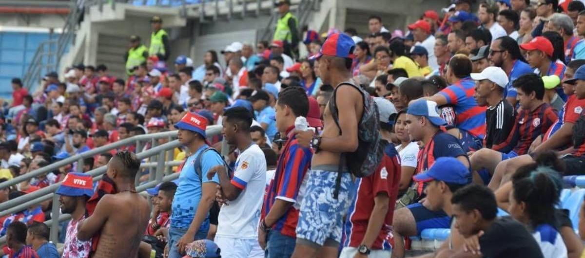 Aficionados del Unión Magdalena en el estadio Sierra Nevada.