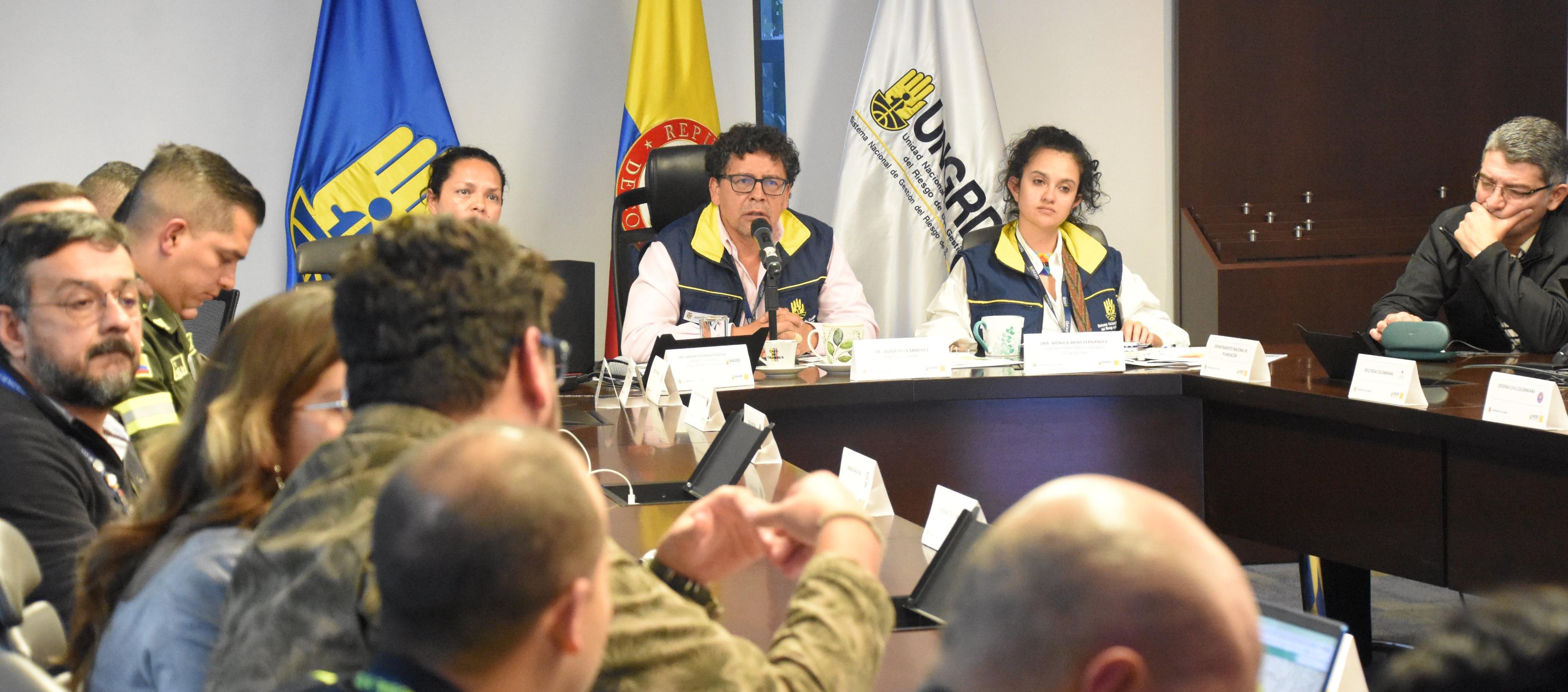 Javier Pava, director de la UNGRD, en el Puesto de Mando Unificado este viernes sobre la alerta del Volcán Nevado del Ruiz.
