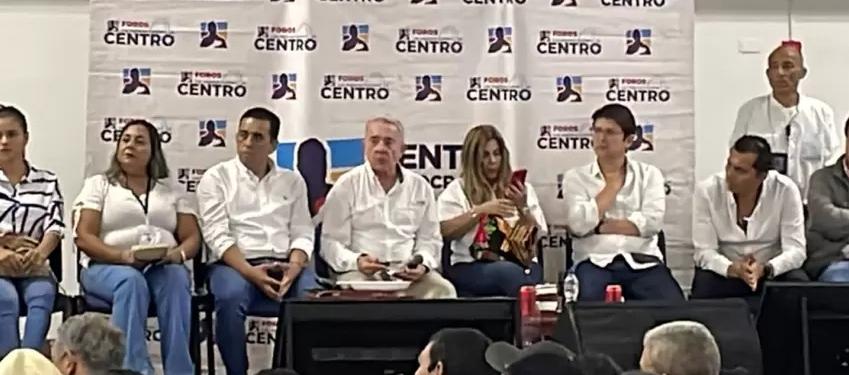 El expresidente Álvaro Uribe, durante el foro en Florencia, Caquetá.