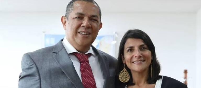 Giovanni Franco Sepúlveda y la ministra Irene Vélez...