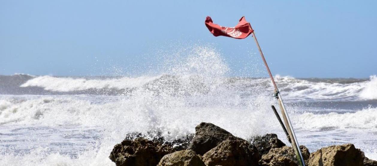 Los navegantes y bañistas deben estar atentos a las medidas que emitan las Capitanías de Puerto.