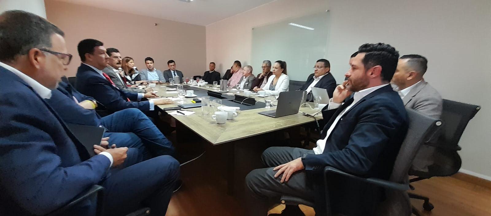 Reunión del Alto Comisionado con exjefes paramilitares.