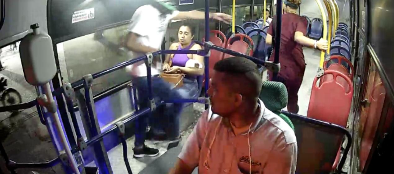 Atraco en bus en Soledad 2.000. 