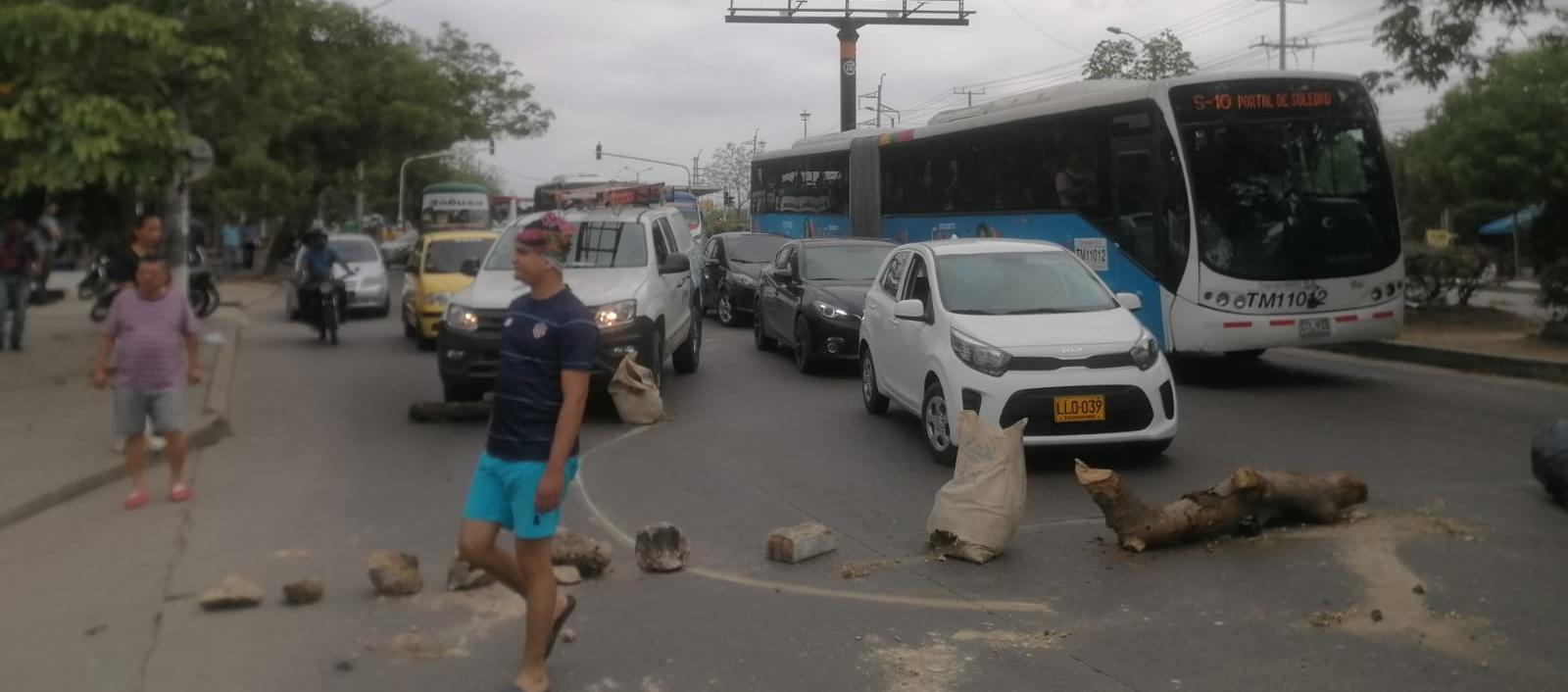 Bloqueo en prolongación de Murillo por falta de luz