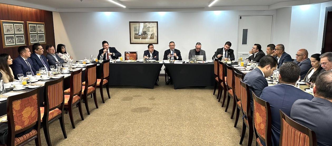 Reunión de la bancada conservadora.