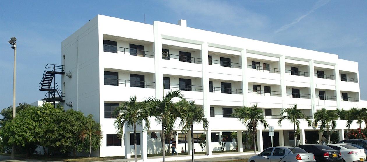 Clínica de la Policía, a donde fue llevado uno de los uniformados heridos. 