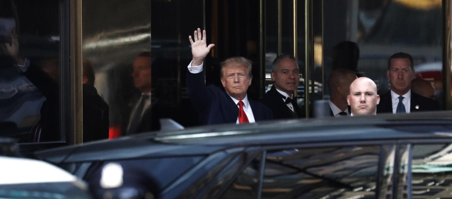 Donald Trump llegó a la lectura de cargos