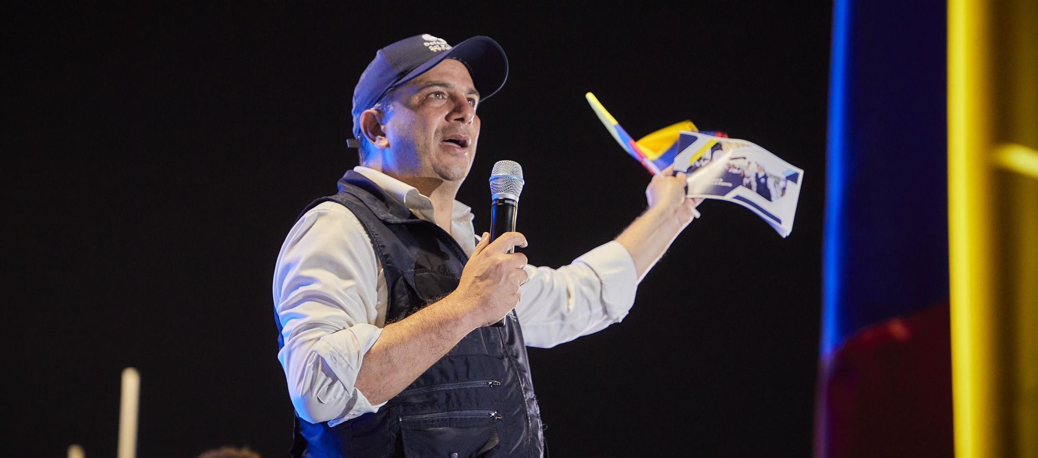 El Defensor del Pueblo Carlos Camargo Assís