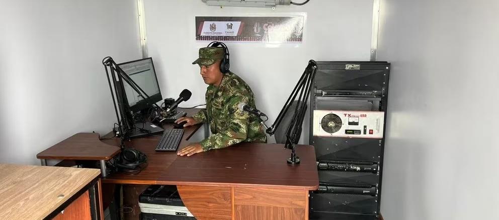 El Ejército dispuso tres emisoras parar reportes de eventualidades sobre el Volcán Nevado del Ruiz a las comunidades en la zona de riesgo.