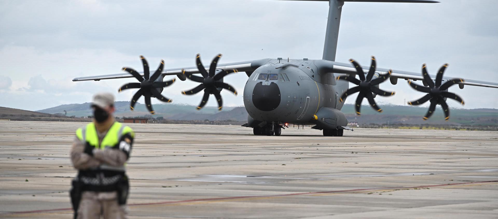 Aviones del Ejército evacuando a ciudadanos españoles de Sudán. 