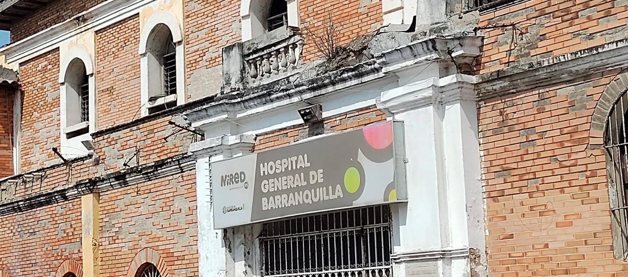 La mujer recibe atención médica en el Hospital General de Barranquilla. 