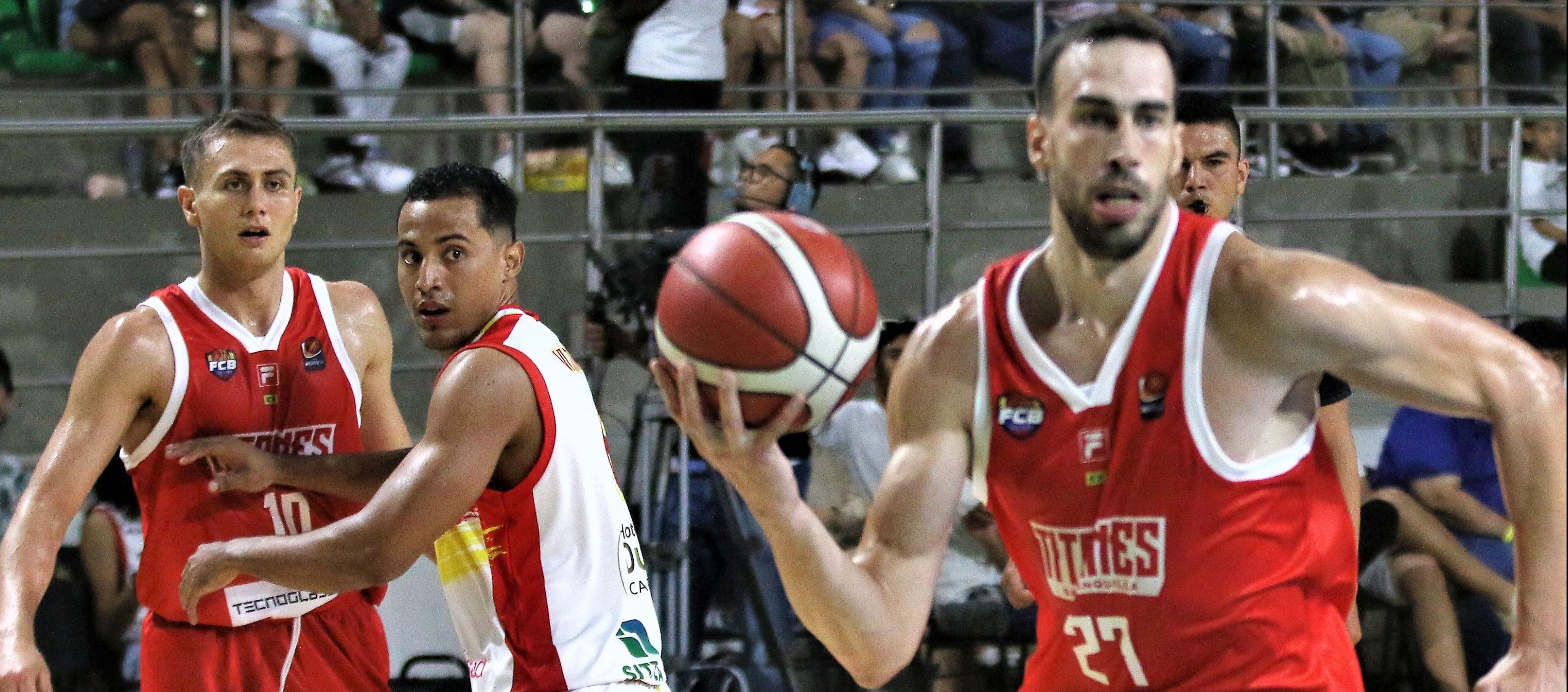 El argentino Federico Aguerre nuevamente se destacó al anotar 24 puntos.