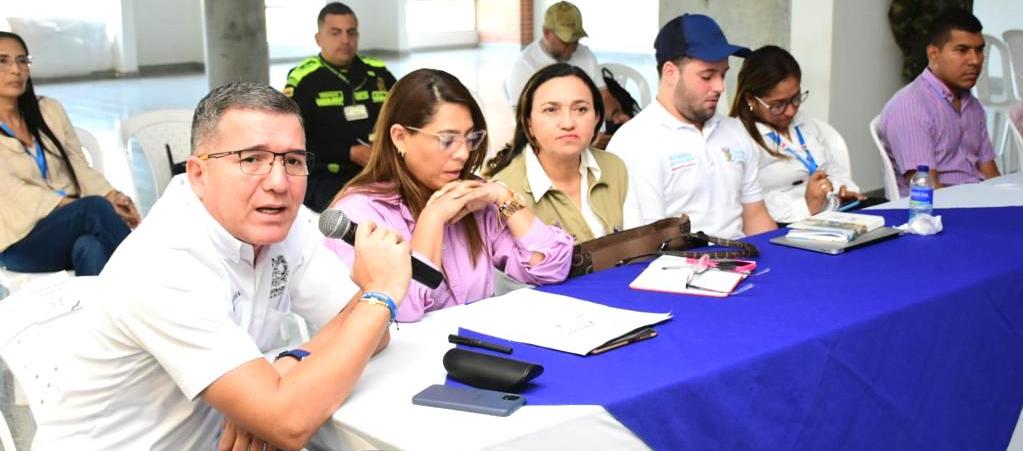 El Delegado Julio Novoa y la Coordinadora Electoral, Marbel Luz Pizarro, presidiendo el Comité.