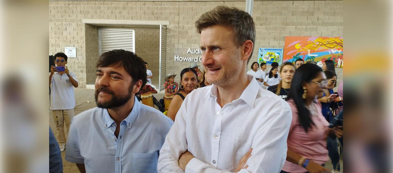 El Alcalde Jaime Pumarejo y el Embajador del Reino Unido George Hodgson.