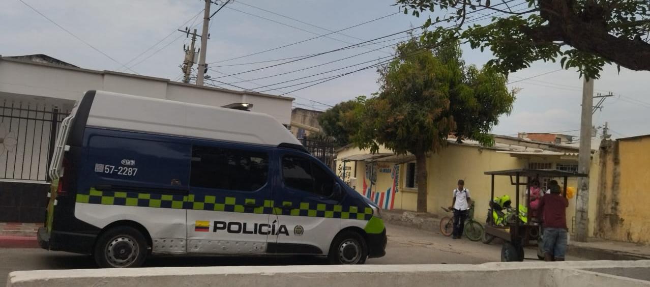 La Policía llegó al lugar de los hechos tras conocerse de la muerte del hombre. 
