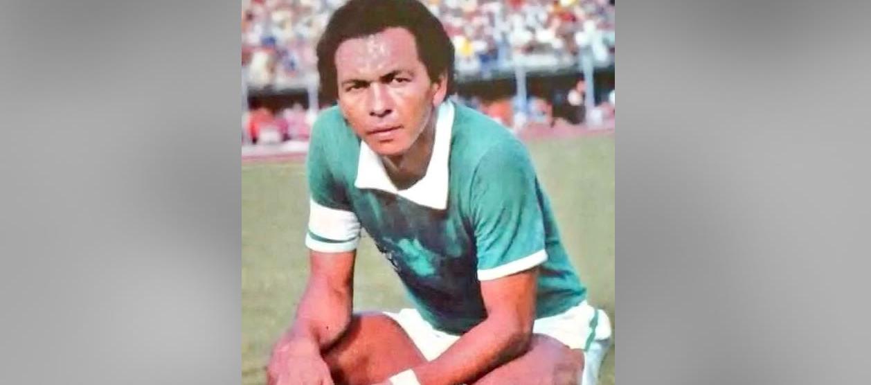 Miguel Escobar luciendo la camiseta del Deportivo Cali.