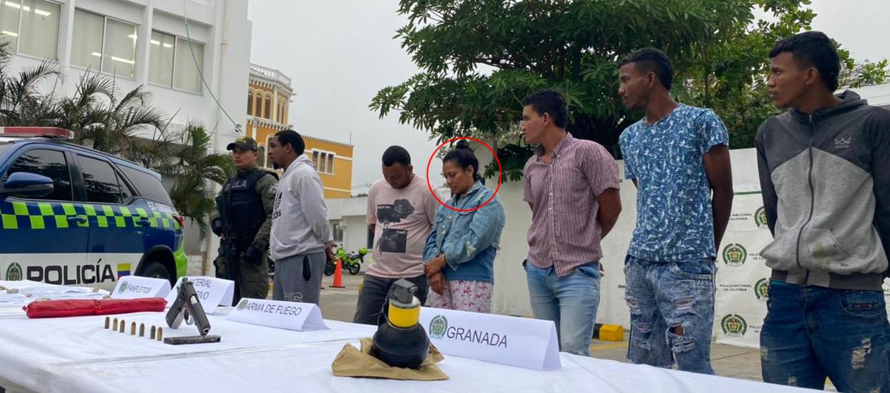 Marlis Miranda Muñóz, en círculo, una de las personas capturadas