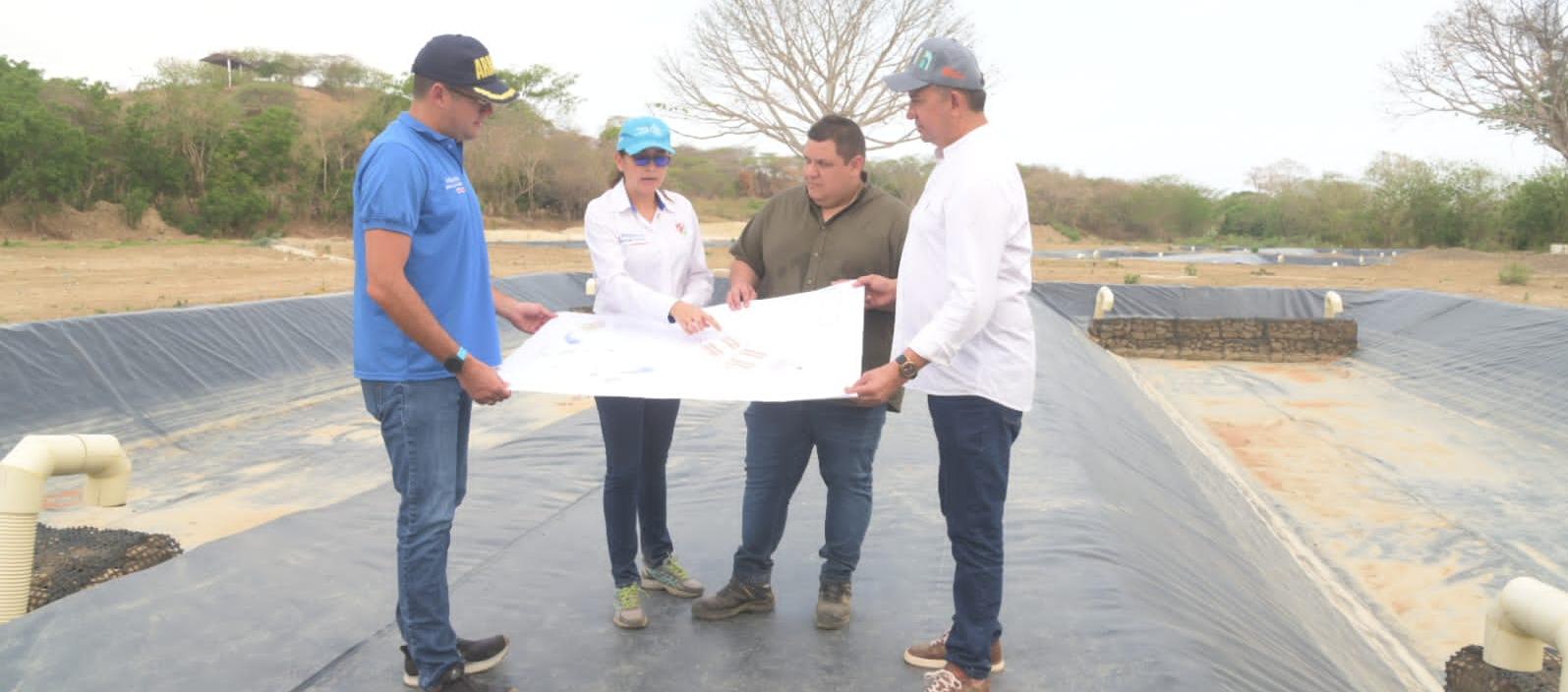  Gobernador (e) del Atlántico, Raúl Lacouture, visitó Juan de Acosta para mirar los avances de las obras de alcantarillado.