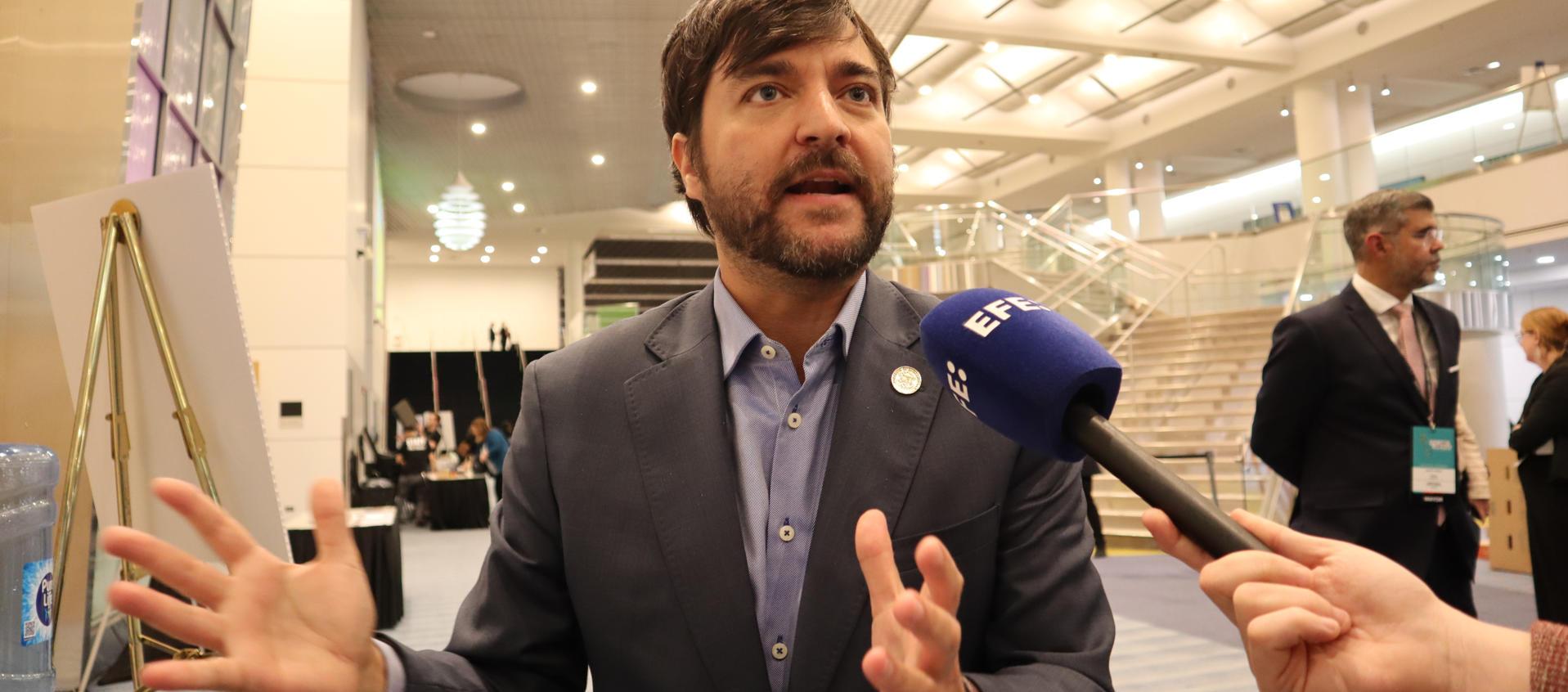 Jaime Pumarejo, Alcalde de Barranquilla, atiende a los periodistas