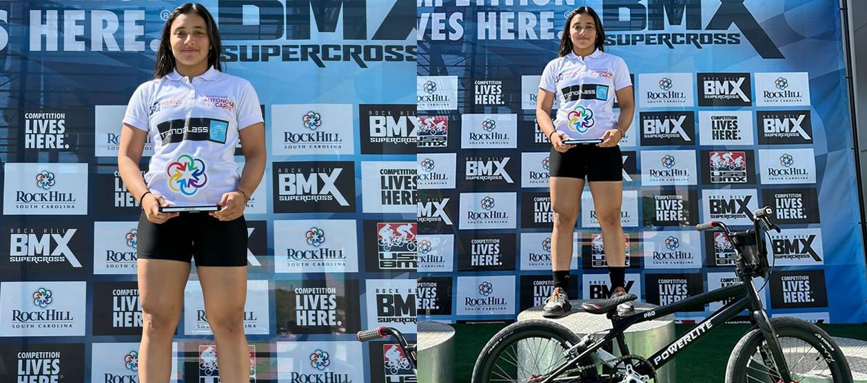 La barranquillera Sharid Fayad luciendo el trofeo.